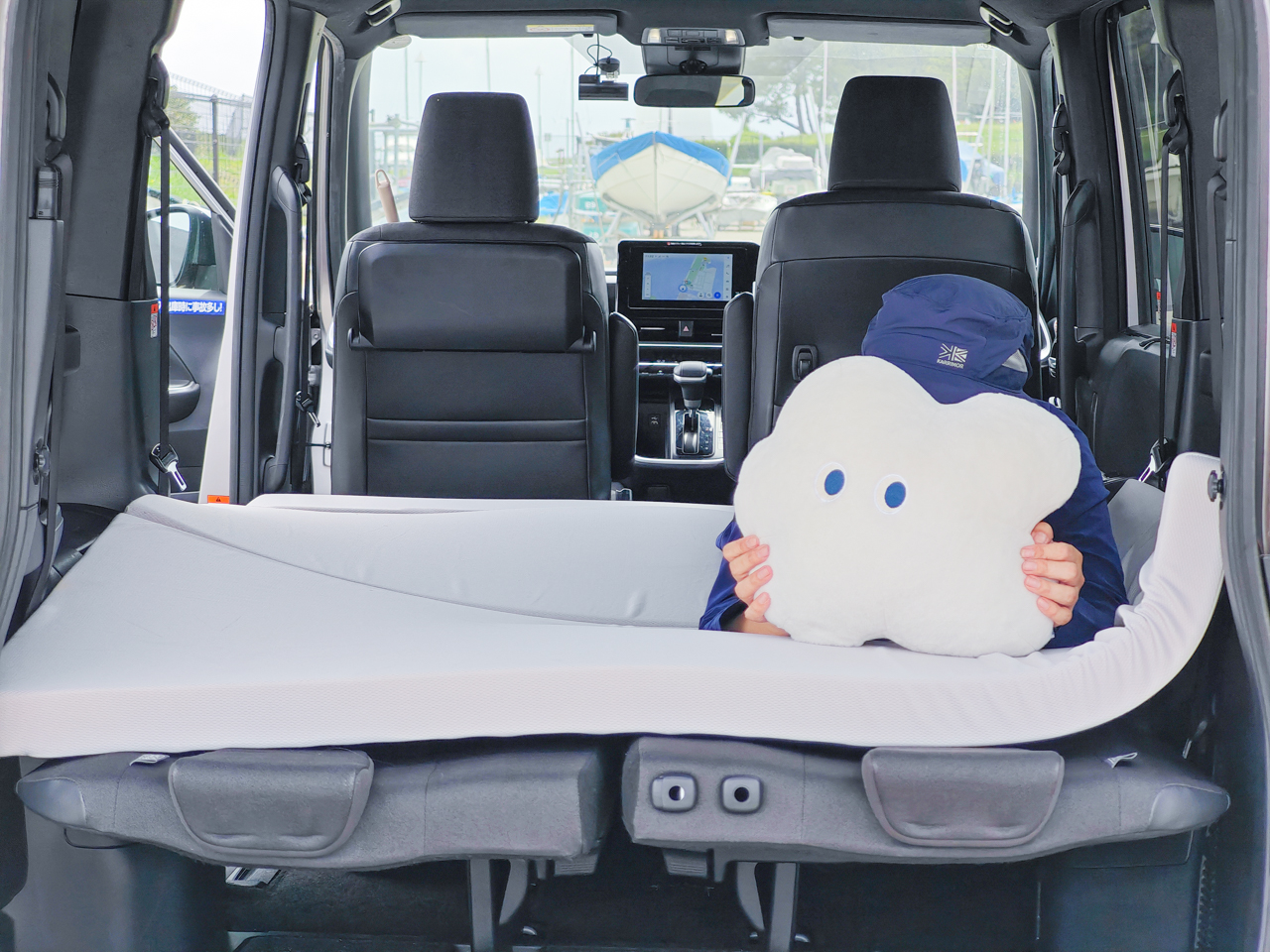 ヴォクシーの車中泊マットはニトリ？それともコールマン？窓枠のサイズ